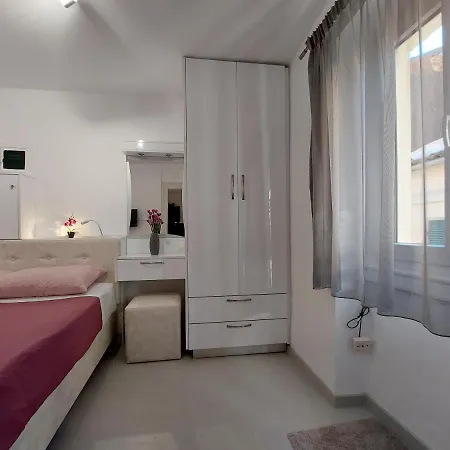 Akis Luxury Flat Apartman